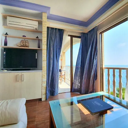 Adonis Sea View Apartment Zygi